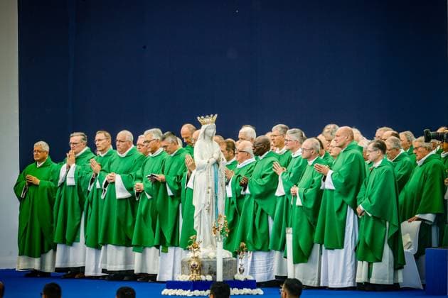Pope Leo XIV s Visit to Lourdes POPE S VISIT TO FRANCE PHOTOPQR REPUBLIQUE DES PYRENEES Rodolphe Martin September 27, 2026 Pope Leo XIV celebrates Mass before 150,000 faithful on the meadow Sunday in Lourdes September 27, 2026, Lourdes, France Pope Leo XIV is on an apostolic visit to France from September 25 to 28, 2026 Local Caption Lourdes: Pope Leo XIV’s visit on Sunday, France  Copyright: xPHOTOPQR REPUBLIQUExDESxPYRENEESxRodolphexMartinx 20260927RPY5895 20260927RPY5895