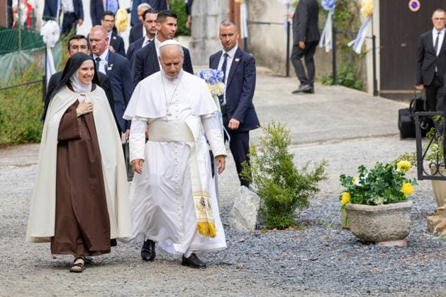 POPE LEO XIV MEETS CONTEMPLATIVE NUNS AT THE CARMEL OF LOURDES France, Lourdes, Vatican, 2026 9 27 Private meeting of Pope Leo XIV with contemplative nuns at the Carmel Monastery of Lourdes. EDITORIAL USE ONLY - NO BOOKS Copyright: xPOOL xCatholicxPressxPhotox
