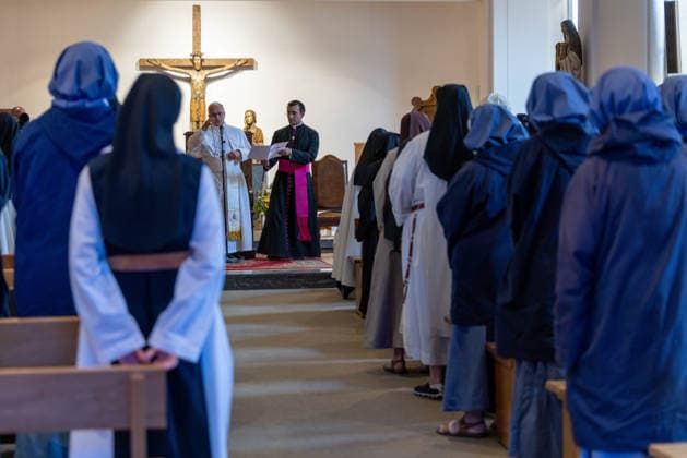 POPE LEO XIV MEETS CONTEMPLATIVE NUNS AT THE CARMEL OF LOURDES France, Lourdes, Vatican, 2026 9 27 Private meeting of Pope Leo XIV with contemplative nuns at the Carmel Monastery of Lourdes. EDITORIAL USE ONLY - NO BOOKS Copyright: xPOOL xCatholicxPressxPhotox