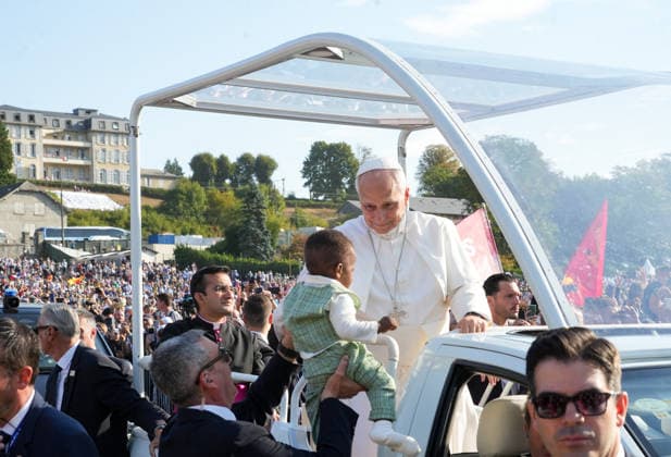 Pope Leo XIV during Sunday Mass on the meadow at the Sanctuary of Lourdes, September 27, 2026 The Supreme Pontiff’s apostolic visit took him to Paris before he traveled to Lourdes and Metz from September 25 to 28, 2026 Anne Sophie Guebey Bestimage Pope Leo XIV during Sunday Mass on the meadow of the Lourdes Sanctuary, September 27, 2026 The Supreme Pontiff’s apostolic visit took him to Paris before he traveled to Lourdes and Metz, from September 25 to 28, 2026 Lourdes, France  Copyright: xAnne-SophiexGuebeyx xBestimagexAnne-SophiexGuebeyx xBestimagex