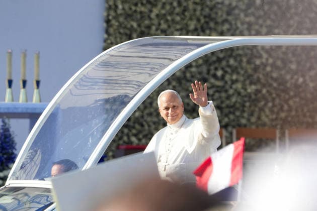Pope Leo XIV during Sunday Mass on the meadow at the Shrine of Lourdes, September 27, 2026 The Supreme Pontiff’s apostolic visit took him to Paris before he traveled to Lourdes and Metz from September 25 to 28, 2026 Anne Sophie Guebey Bestimage Pope Leo XIV during Sunday Mass on the meadow of the Lourdes Sanctuary, September 27, 2026 The Supreme Pontiff’s apostolic visit took him to Paris before he traveled to Lourdes and Metz, from September 25 to 28, 2026 Lourdes, France  Copyright: xAnne-SophiexGuebeyx xBestimagexAnne-SophiexGuebeyx xBestimagex
