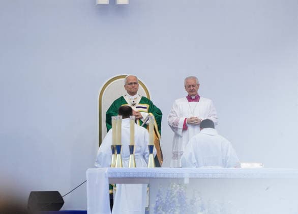 Pope Leo XIV during Sunday Mass on the meadow at the Shrine of Lourdes, September 27, 2026 The Supreme Pontiff’s apostolic visit took him to Paris before he traveled to Lourdes and Metz from September 25 to 28, 2026 Anne Sophie Guebey Bestimage Pope Leo XIV during Sunday Mass on the meadow of the Lourdes Sanctuary, September 27, 2026 The Supreme Pontiff’s apostolic visit took him to Paris before he traveled to Lourdes and Metz, from September 25 to 28, 2026 Lourdes, France  Copyright: xAnne-SophiexGuebeyx xBestimagexAnne-SophiexGuebeyx xBestimagex
