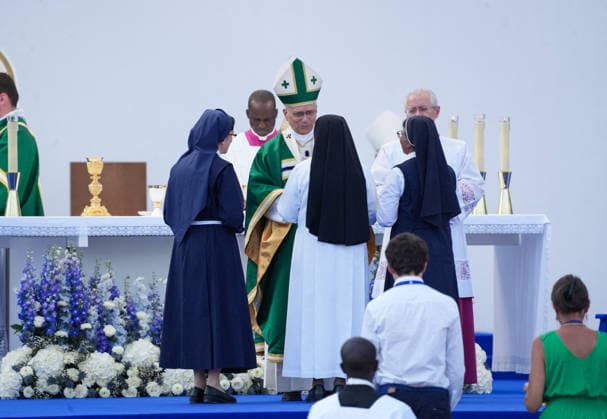 Pope Leo XIV during Sunday Mass on the meadow at the Shrine of Lourdes, September 27, 2026 The Supreme Pontiff’s apostolic visit took him to Paris before he traveled to Lourdes and Metz from September 25 to 28, 2026 Anne Sophie Guebey Bestimage Pope Leo XIV during Sunday Mass on the meadow of the Lourdes Sanctuary, September 27, 2026. The Supreme Pontiff’s apostolic visit took him to Paris before he traveled to Lourdes and Metz from September 25 to 28, 2026. Lourdes, France  Copyright: xAnne-SophiexGuebeyx xBestimagexAnne-SophiexGuebeyx xBestimagex