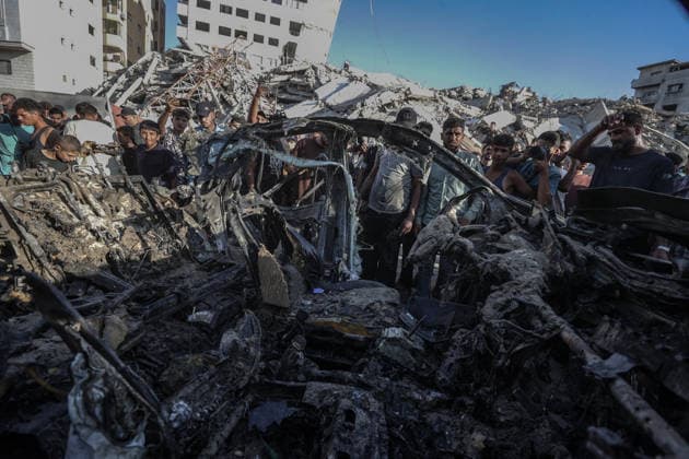 The Israeli army targeted a vehicle in Gaza GAZA CITY, GAZA, PALESTINE - SEPTEMBER 27: Palestinians inspect a heavily damaged vehicle hit by an Israeli unmanned aerial vehicle (UAV) strike at the Industrial Junction in Gaza City, Gaza, Palestine on September 27, 2026. Despite an active ceasefire agreement, Israeli forces continued their attacks on the area, leaving multiple people killed and wounded. Ali Jadallah Anadolu Gaza City Gaza. Editorial use only. Please get in touch for any other usage.  Copyright: x2026xAnadoluxAlixJadallahx