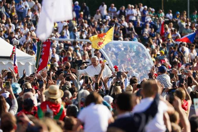 Pope Leo XIV s Visit to Lourdes POPE S VISIT TO FRANCE PHOTOPQR REPUBLIQUE DES PYRENEES Nicolas SABATHIER September 27, 2026 Pope Leo XIV celebrates Mass on the Prairie on Sunday morning, September 27, 2026, in Lourdes, France. Pope Leo XIV is on an apostolic visit to France from September 25 to 28, 2026. Local Caption Pope Leo XIV’s visit to Lourdes; Mass on the Prairie, France  Copyright: xPHOTOPQR REPUBLIQUExDESxPYRENEESxNicolasxSABATHIERx 20260927RPY5982 20260927RPY5982