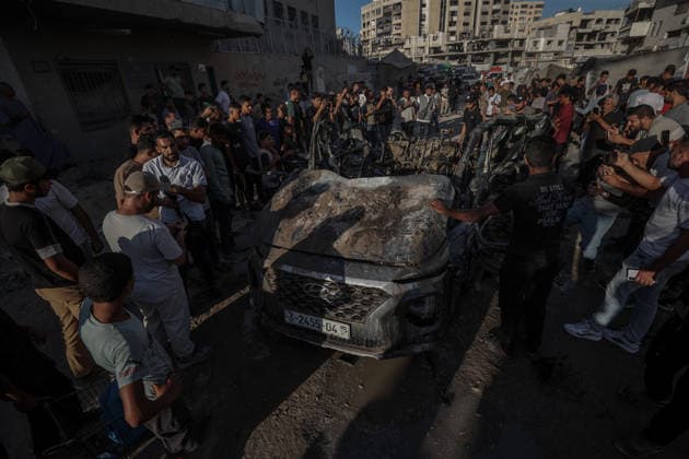 The Israeli army targeted a vehicle in Gaza GAZA CITY, GAZA, PALESTINE - SEPTEMBER 27: Palestinians inspect a heavily damaged vehicle hit by an Israeli unmanned aerial vehicle (UAV) strike at the Industrial Junction in Gaza City, Gaza, Palestine on September 27, 2026. Despite an active ceasefire agreement, Israeli forces continued their attacks on the area, leaving multiple people killed and wounded. Ali Jadallah Anadolu Gaza City Gaza. Editorial use only. Please get in touch for any other usage.  Copyright: x2026xAnadoluxAlixJadallahx
