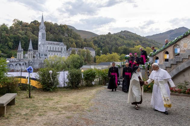 IPA89038009 - France, Lourdes, Vatican, September 27, 2026: Private meeting between Pope Leo XIV and contemplative nuns at the Carmelite Monastery in Lourdes. Photograph by POOL Catholic Press Photo  Copyright: xPOOL xCatholicxPressxPhotox xx IPA89038009