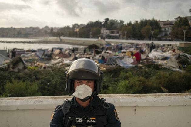 Riot police clear migrant camp near desalination plant in Ceuta CEUTA, SPAIN - SEPTEMBER 27: Riot police officers clear part of a makeshift migrant camp at Benitez Beach during an operation to establish a security perimeter around Ceuta s desalination plant following the mass crossing of migrants from Morocco, in Ceuta, Spain, on September 27, 2026. Jose Colon Anadolu Ceuta Spain. Editorial use only. Please get in touch for any other usage.  Copyright: x2026xAnadoluxJosexColonx