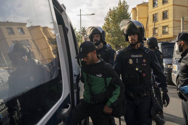 Riot police clear migrant camp near desalination plant in Ceuta CEUTA, SPAIN - SEPTEMBER 27: Riot police officers clear part of a makeshift migrant camp at Benitez Beach during an operation to establish a security perimeter around Ceuta s desalination plant following the mass crossing of migrants from Morocco, in Ceuta, Spain, on September 27, 2026. Jose Colon Anadolu Ceuta Spain. Editorial use only. Please get in touch for any other usage.  Copyright: x2026xAnadoluxJosexColonx