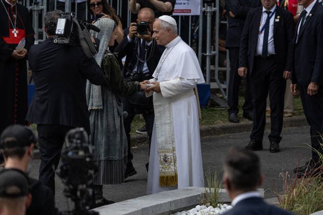 Visit to France of Pope Leo XIV - Meeting at Lourdes Sanctuary MLG Pope Leo XIV meets sick pilgrims and hospital workers at the Accueil Notre-Dame, a facility that welcomes and assists sick and disabled pilgrims visiting the Sanctuary of Our Lady of Lourdes, in Lourdes, France, on September 27, 2026. Photo by Margot Le Gonidec ABACAPRESS.COM Lourdes France  Copyright: xLexGonidecxMargot ABACAx