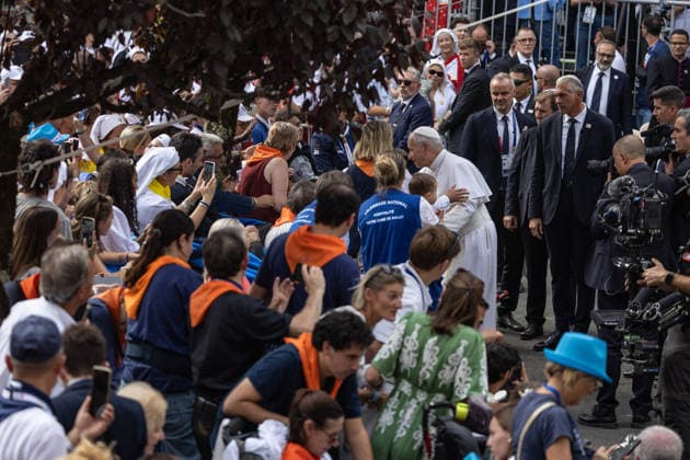 Visit to France of Pope Leo XIV - Meeting at Lourdes Sanctuary MLG Pope Leo XIV meets sick pilgrims and hospital workers at the Accueil Notre-Dame, a facility that welcomes and assists sick and disabled pilgrims visiting the Sanctuary of Our Lady of Lourdes, in Lourdes, France, on September 27, 2026. Photo by Margot Le Gonidec ABACAPRESS.COM Lourdes France  Copyright: xLexGonidecxMargot ABACAx
