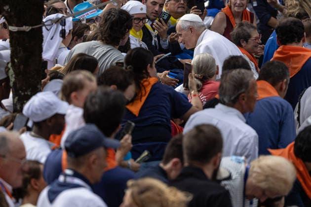 Visit to France of Pope Leo XIV - Meeting at Lourdes Sanctuary MLG Pope Leo XIV meets sick pilgrims and hospital workers at the Accueil Notre-Dame, a facility that welcomes and assists sick and disabled pilgrims visiting the Sanctuary of Our Lady of Lourdes, in Lourdes, France, on September 27, 2026. Photo by Margot Le Gonidec ABACAPRESS.COM Lourdes France  Copyright: xLexGonidecxMargot ABACAx