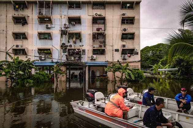Aftermath of heavy rain in Bangkok BANGKOK, THAILAND - SEPTEMBER 27: Rescue teams and residents wade through deep floodwaters on a boat past inundated apartment complexes at the Khlong Chan Housing Authority Flats, after authorities declared a flood disaster following heavy rainfall in Bangkok, Thailand on September 27, 2026. The severe flooding has forced thousands into temporary shelters, while the Thai Meteorological Department continues to issue warnings for heavy to very heavy rain across the country. Wissarut Weerasopon Anadolu Bangkok Thailand. Editorial use only. Please get in touch for any other usage.  Copyright: x2026xAnadoluxWissarutxWeerasoponx