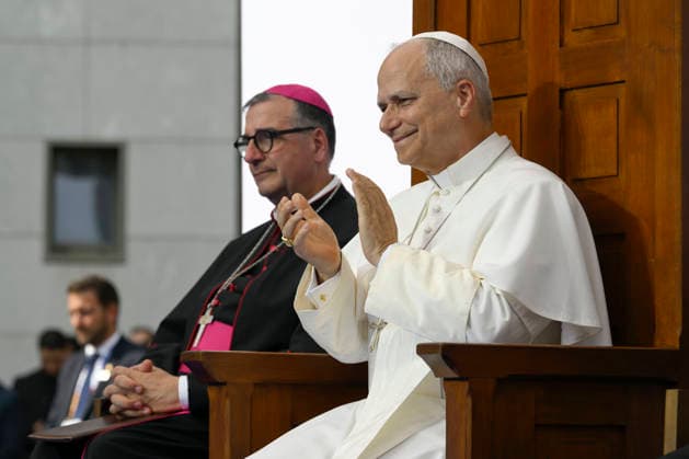 POPE LEO XIV MEETS STAFF AND GUESTS OF ACCUEIL NOTRE-DAME IN LOURDES France, Lourdes, Vatican, 2026 9 27 Pope Leo XIV meets with staff and guests of the Accueil Notre-Dame at the Sanctuary of Our Lady of Lourdes. EDITORIAL USE ONLY - NO BOOKS Copyright: xVATICANxMEDIA xCatholicxPressxPhotox