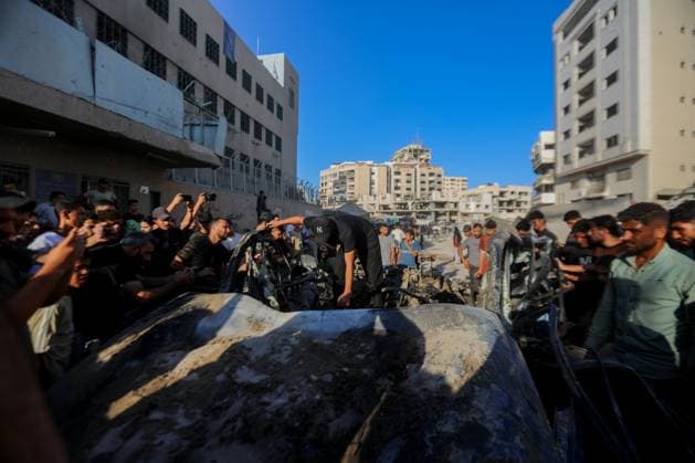 RECORD DATE NOT STATED Civilian Vehicle Targeted on Al-Sinaa Street in Southern Gaza City (INT) Civilian Vehicle Targeted on Al-Sinaa Street in Southern Gaza City. September 27, 2026, Gaza, Palestine:A civilian vehicle was targeted on Al-Sinaa Street in southern Gaza City. Residents and emergency teams gathered at the scene following the strike as the extent of casualties and damage was assessed. Credit: Hashem Zimmo TheNews2(Foto: Hashem Zimmo Thenews2 imago images) Civilian Vehicle Targeted on Al-Sinaa Street in Southern Gaza City  Copyright: xHashemxZimmox