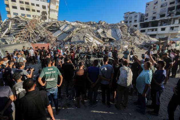 RECORD DATE NOT STATED Civilian Vehicle Targeted on Al-Sinaa Street in Southern Gaza City (INT) Civilian Vehicle Targeted on Al-Sinaa Street in Southern Gaza City. September 27, 2026, Gaza, Palestine:A civilian vehicle was targeted on Al-Sinaa Street in southern Gaza City. Residents and emergency teams gathered at the scene following the strike as the extent of casualties and damage was assessed. Credit: Hashem Zimmo TheNews2(Foto: Hashem Zimmo Thenews2 imago images) Civilian Vehicle Targeted on Al-Sinaa Street in Southern Gaza City  Copyright: xHashemxZimmox