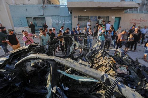 RECORD DATE NOT STATED Civilian Vehicle Targeted on Al-Sinaa Street in Southern Gaza City (INT) Civilian Vehicle Targeted on Al-Sinaa Street in Southern Gaza City. September 27, 2026, Gaza, Palestine:A civilian vehicle was targeted on Al-Sinaa Street in southern Gaza City. Residents and emergency teams gathered at the scene following the strike as the extent of casualties and damage was assessed. Credit: Hashem Zimmo TheNews2(Foto: Hashem Zimmo Thenews2 imago images) Civilian Vehicle Targeted on Al-Sinaa Street in Southern Gaza City  Copyright: xHashemxZimmox