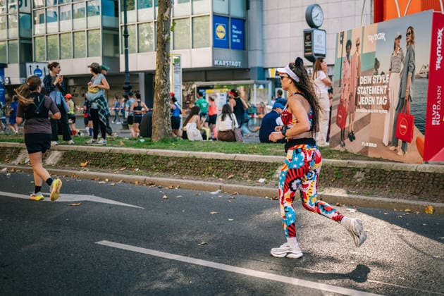 Highlights from the 52nd BMW BERLIN MARATHON on September 27, 2026, in Berlin: Runners on the marathon course and spectators lining the route of the 2026 BMW Berlin Marathon
