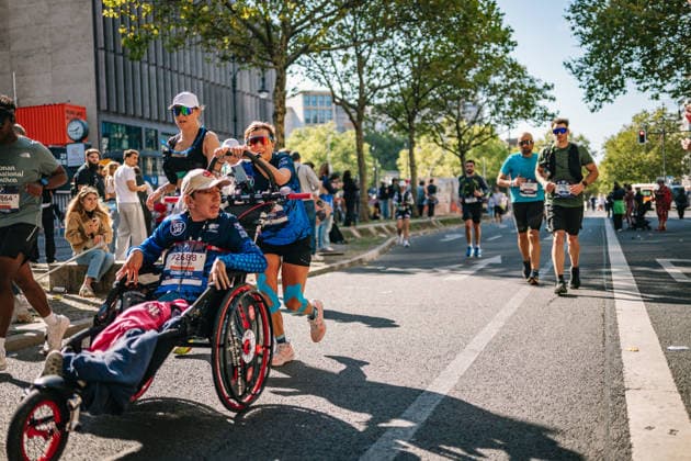 Highlights from the 52nd BMW BERLIN MARATHON on September 27, 2026, in Berlin: Runners on the marathon course and spectators lining the route of the 2026 BMW Berlin Marathon
