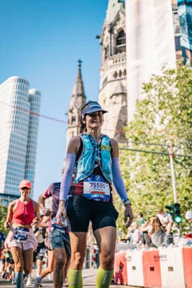 Highlights from the 52nd BMW BERLIN MARATHON on September 27, 2026, in Berlin: Runners on the marathon course and spectators lining the route of the 2026 BMW Berlin Marathon