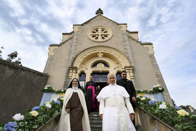 Pope Leo XIV Meets the Contemplative Religious Sisters - Lourdes Pope Leo XIV meets the Contemplative Religious Sisters at the Carmelite Monastery of Lourdes in France on September 27, 2026 on the third day of his four-day Apostolic Journey to France. Photo by (EV) Simone Risoluti Vatican Media ABACAPRESS.COM Lourdes France  Copyright: xABACAx
