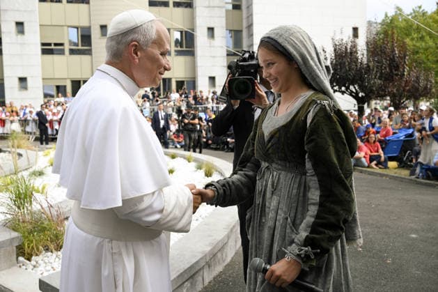 Pope Leo XIV Visits the Accueil Notre-Dame Centre in Lourdes - France Pope Leo XIV visits the Accueil Notre-Dame centre in Lourdes in France on September 27, 2026 on the third day of his four-day Apostolic Journey to France. Since its inauguration in 1997, some 750,000 sick or disabled people have stayed there. During his visit Pope Leo XIV hears three testimonies from people whose lives have been shaped by service to the sick, by suffering and by their experience of faith. Photo by (EV) Simone Risoluti Vatican Media ABACAPRESS.COM Lourdes France  Copyright: xABACAx