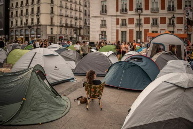 Madrid Spain Demonstration Second Day A woman sits on a chair among tents after camping overnight to protest evictions and housing speculation at Puerta del Sol in Madrid, Spain, on September 27, 2026. The ongoing demonstration, organized under the slogan Ni una Maricarmen mas ( Not one more Maricarmen ), targets the role of investment and vulture funds in the real estate market. Participants are calling for access to affordable housing and greater protection for tenants. Madrid Madrid Spain Copyright: xBrunoxTheveninx