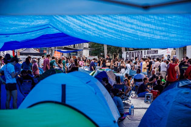 People spend the night at Madrid is Puerta del Sol after setting up camp to demand the ‘Maricarmen Decree’ A large number of people have gathered in tents to demand the passing of a housing decree at the Puerta del Sol, on 27 September, 2026 in Madrid, Spain. 500 people gathered at Madrid’s Puerta del Sol this Sunday morning after camping out in around a hundred tents throughout the night to demand the approval of a housing decree, which they have dubbed the ‘Maricarmen decree’, at the Council of Ministers meeting to be held on Tuesday 29 September. Madrid Spain Copyright: xMarinaxFrutos PGSxPhotoxAgencyx