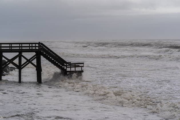 Nor’easter storm causes major coastal flooding in Long Island NEW YORK, UNITED STATES - SEPTEMBER 27: A damaged section of stairs leading to the shore is seen following intense storm surge and coastal erosion caused by a Nor’easter at Smith Point Beach in Shirley, Long Island, New York, United States on September 27, 2026. A powerful Nor’easter storm battered coastal communities across the region, causing widespread flooding and severe tidal surges. Thomas Hengge Anadolu New York United States. Editorial use only. Please get in touch for any other usage.  Copyright: x2026xAnadoluxThomasxHenggex