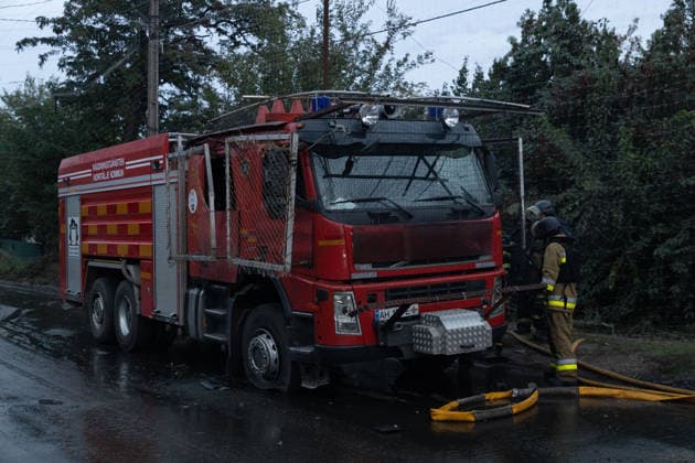 Russian drone attack in Sloviansk SLOVIANSK, UKRAINE - SEPTEMBER 27: A firefighter stands next to a firetruck damaged by an FPV drone after operating at a house fire following a Russian drone attack in Sloviansk, Ukraine, on September 27, 2026. Francisco Richart Anadolu Sloviansk Ukraine. Editorial use only. Please get in touch for any other usage.  Copyright: x2026xAnadoluxFranciscoxRichartx