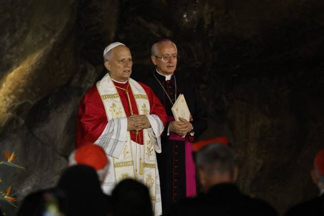 Visit to France of Pope Leo XIV – Prayer at Lourdes Sanctuary Pope Leo XIV pictured during a prayer of Holy Rosary and a candlelight procession at the Lourdes sanctuary, southwestern France, on September 27, 2026. Pope Leo XIV makes a historic apostolic journey of four days to France scheduled for September 25 to 28, 2026. Photo by Margot Le Gonidec ABACAPRESS.COM Lourdes France  Copyright: xLexGonidecxMargot ABACAx