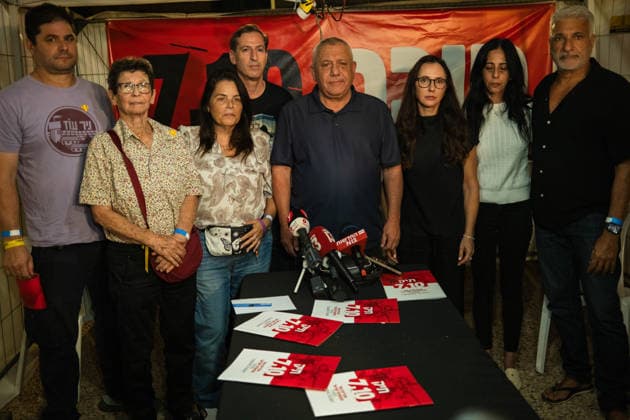 September 27, 2026, Tel Aviv, Tel Aviv, Israel: GADI EISENKOT, leading candidate to replace Benjamin Netanyahu as Israeli PM speaks to the press at a Sukka, a tent for the holiday of Sukkot, built by families of former hostages In Hostages Square to commemorate 3 years since October 7th Tel Aviv Israel - ZUMAg280 20260927_znp_g280_016 Copyright: xYoavxGinsburgx