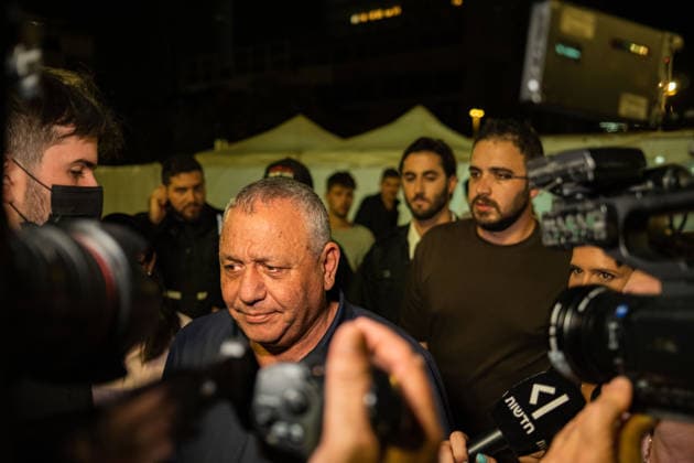 September 27, 2026, Tel Aviv, Tel Aviv, Israel: GADI EISENKOT, leading candidate to replace Benjamin Netanyahu as Israeli PM speaks to the press at a Sukka, a tent for the holiday of Sukkot, built by families of former hostages In Hostages Square to commemorate 3 years since October 7th Tel Aviv Israel - ZUMAg280 20260927_znp_g280_020 Copyright: xYoavxGinsburgx