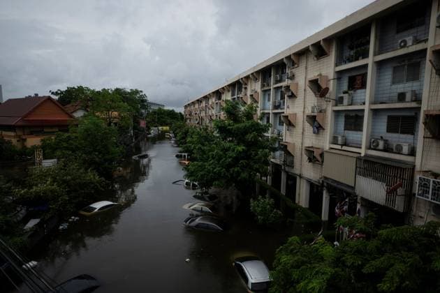 September 27, 2026, Bangkok, Thailand: BANGKOK, THAILAND †SEPTEMBER 27, 2026: Heavy rain caused widespread flooding across Bangkok, affecting residents, businesses and communities across the capital. The Thai Meteorological Department attributed the rainfall to a low-pressure system over the Central region combined with the southwest monsoon, with further rain expected through September 27. Bangkok authorities declared all 50 districts disaster-affected areas and deployed pumps, shelters and emergency teams to assist affected residents and drain accumulated floodwater. By Sunday, water levels had begun to recede in some areas, although flooding persisted in several low-lying communities as authorities continued monitoring water leve - ZUMAq101 20260927_zna_q101_055 Copyright: xCaptainxJirathummanuwatx