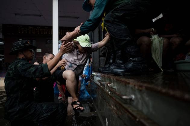 September 27, 2026, Bangkok, Thailand: BANGKOK, THAILAND †SEPTEMBER 27, 2026: Heavy rain caused widespread flooding across Bangkok, affecting residents, businesses and communities across the capital. The Thai Meteorological Department attributed the rainfall to a low-pressure system over the Central region combined with the southwest monsoon, with further rain expected through September 27. Bangkok authorities declared all 50 districts disaster-affected areas and deployed pumps, shelters and emergency teams to assist affected residents and drain accumulated floodwater. By Sunday, water levels had begun to recede in some areas, although flooding persisted in several low-lying communities as authorities continued monitoring water leve - ZUMAq101 20260927_zna_q101_060 Copyright: xCaptainxJirathummanuwatx