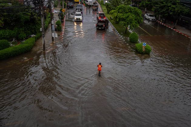 September 27, 2026, Bangkok, Thailand: A kid rides his bicycle through floodwater as vehicles pass along Phetchaburi Road. Flooding inundated parts of Phetchaburi Road and the Pridi area in Bangkok. Residents waded through the water, vehicles navigated flooded streets, and some drivers parked their cars on an elevated bridge. Bangkok Thailand - ZUMAs197 20260927_aaa_s197_112 Copyright: xPloyxPhutphengx