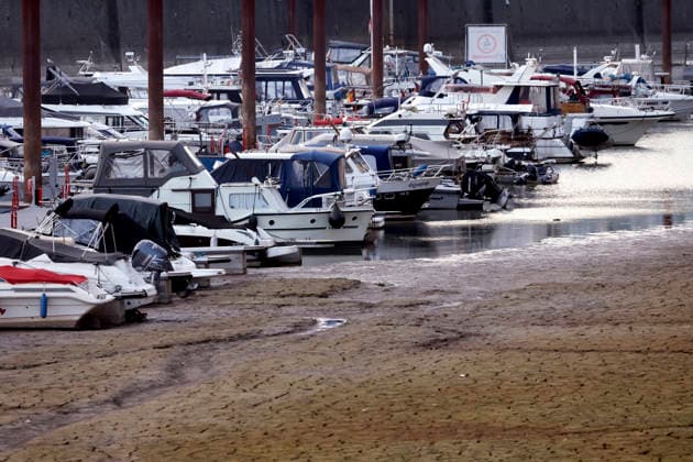 Low Water Levels at Cologne’s Rheinauhafen The Rhine water level in Cologne has once again dropped to a new all-time low. On Sunday, during low water, the level fell to 40 centimeters, breaking the previous record of 44 centimeters. Featured image, stock photo: Cologne, September 27, 2026, North Rhine-Westphalia, Germany Copyright: xChristophxHardtx