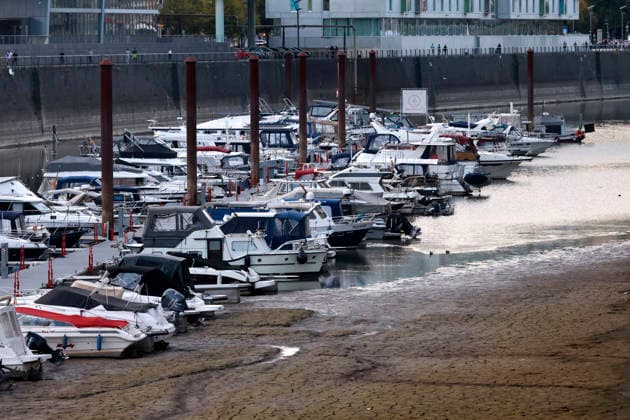 Low Water Levels at Cologne’s Rheinauhafen The Rhine water level in Cologne has once again dropped to a new all-time low. On Sunday, during low water, the level fell to 40 centimeters, breaking the previous record of 44 centimeters. Featured image, stock photo: Cologne, September 27, 2026, North Rhine-Westphalia, Germany Copyright: xChristophxHardtx