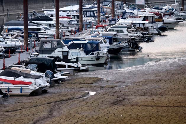 Low Water Levels at Cologne’s Rheinauhafen The Rhine water level in Cologne has once again dropped to a new all-time low. On Sunday, during low water, the level fell to 40 centimeters, breaking the previous record of 44 centimeters. Featured image, stock photo: Cologne, September 27, 2026, North Rhine-Westphalia, Germany Copyright: xChristophxHardtx