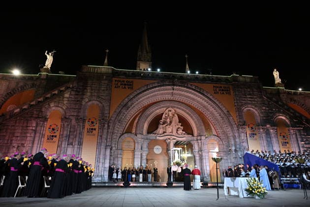 POPE LEO XIV LEADS ROSARY AND TORCHLIGHT PROCESSION IN LOURDES France, Lourdes, Vatican, 2026 9 27 Holy Rosary prayer and torchlight procession led by Pope Leo XIV at the Sanctuary of Our Lady of Lourdes. EDITORIAL USE ONLY - NO BOOKS Copyright: xALESSIAxGIULIANI xCatholicxPressxPhotox