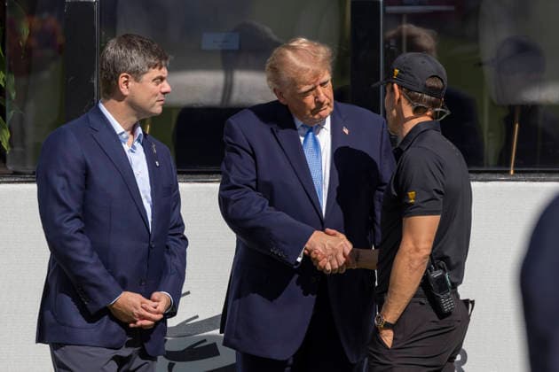 September 27, 2026, Medinah, Illinois, USA: U.S. President DONALD TRUMP greets International Team assistant captain CAMILO VILLEGAS during the final day of the 2026 Presidents Cup at Medinah Country Club in Medinah, Illinois, USA, on September 27, 2026. Medinah USA  - ZUMAj302 20260927_znp_j302_020 Copyright: xBrettxJohnsenx
