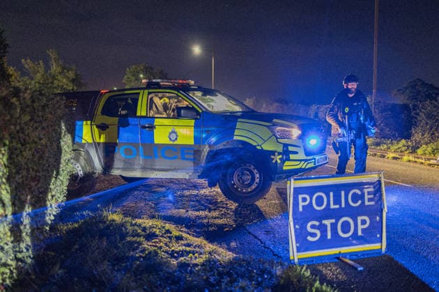 Counter-terror investigation after major incident declared at RAF Fairford FAIRFORD, UK - SEPTEMBER 27: Armed police maintain road blocks and security checks around RAF Fairford, Gloucestershire, United Kingdom, after a major incident was declared on September 27, 2026. Five men have been arrested on suspicion of plotting a car bomb attack against RAF Fairford. The military base hosts US Air Force bombers involved in the conflict with Iran. Marcin Nowak Anadolu Fairford United Kingdom. Editorial use only. Please get in touch for any other usage.  Copyright: x2026xAnadoluxMarcinxNowakx