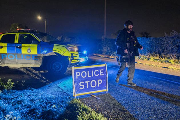 Counter-terror investigation after major incident declared at RAF Fairford FAIRFORD, UK - SEPTEMBER 27: Armed police maintain road blocks and security checks around RAF Fairford, Gloucestershire, United Kingdom, after a major incident was declared on September 27, 2026. Five men have been arrested on suspicion of plotting a car bomb attack against RAF Fairford. The military base hosts US Air Force bombers involved in the conflict with Iran. Marcin Nowak Anadolu Fairford United Kingdom. Editorial use only. Please get in touch for any other usage.  Copyright: x2026xAnadoluxMarcinxNowakx