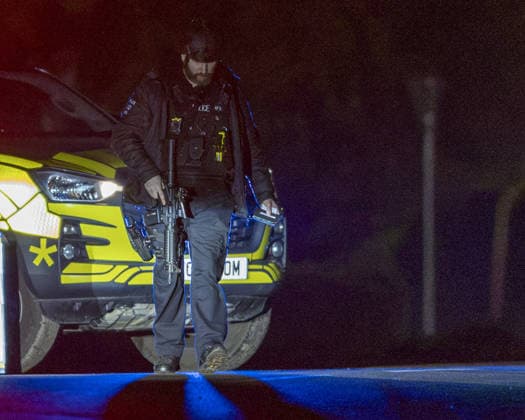 Counter-terror investigation after major incident declared at RAF Fairford FAIRFORD, UK - SEPTEMBER 27: Armed police maintain road blocks and security checks around RAF Fairford, Gloucestershire, United Kingdom, after a major incident was declared on September 27, 2026. Five men have been arrested on suspicion of plotting a car bomb attack against RAF Fairford. The military base hosts US Air Force bombers involved in the conflict with Iran. Marcin Nowak Anadolu Fairford United Kingdom. Editorial use only. Please get in touch for any other usage.  Copyright: x2026xAnadoluxMarcinxNowakx