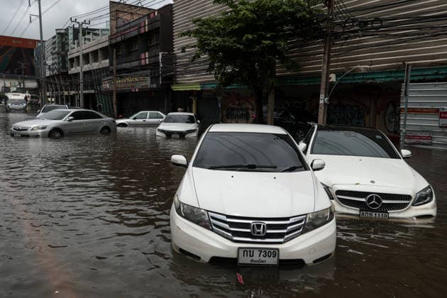 September 27, 2026, Bangkok, Bangkok, Thailand: Bangkok inundated by flash floods after 48 hours of continuous torrential rain, leaving stranded vehicles along Phetchaburi Road in Bangkok, Thailand, September 27, 2026. Bangkok Thailand  - ZUMAp219 20260927_zip_p219_008 Copyright: xNattaphonxPhanphongsanonx