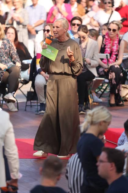 Andrea Kiewel on the TV show ZDF Fernsehgarten Final Party at Lerchenberg in Mainz, September 27, 2026 Copyright: xAgenturxMatthiasxWehnertx xM.xGränzdörferx