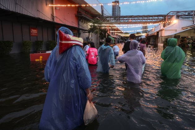 September 27, 2026, Bangkok, Bangkok, Thailand: Commuters wade through deep floodwaters along a major road after 48 hours of continuous torrential rain triggered widespread flash flooding across the capital, in Bangkok, Thailand, September 27, 2026. Bangkok Thailand  - ZUMAp219 20260927_zip_p219_057 Copyright: xNattaphonxPhanphongsanonx