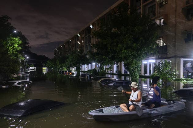 September 27, 2026, Bangkok, Bangkok, Thailand: Commuters wade through deep floodwaters along a major road after 48 hours of continuous torrential rain triggered widespread flash flooding across the capital, in Bangkok, Thailand, September 27, 2026. Bangkok Thailand  - ZUMAp219 20260927_zip_p219_072 Copyright: xNattaphonxPhanphongsanonx