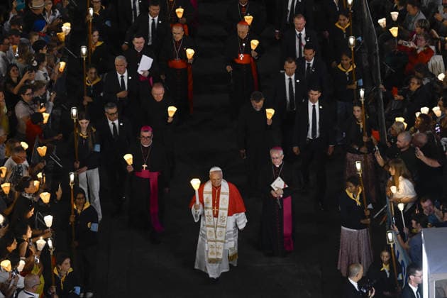 Pope Leo XIV Joins Candlelight Procession at Lourdes Shrine - France Pope Leo XIV leads the Holy Rosary and candlelight procession at the Shrine of Our Lady of Lourdes in France on September 27, 2026 on the third day of his four-day Apostolic Journey to France. Photo by (EV) Matteo Pernaselci Vatican Media ABACAPRESS.COM Lourdes France  Copyright: xABACAx