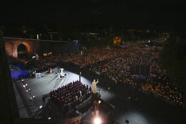 Pope Leo XIV Joins Candlelight Procession at Lourdes Shrine - France Pope Leo XIV leads the Holy Rosary and candlelight procession at the Shrine of Our Lady of Lourdes in France on September 27, 2026 on the third day of his four-day Apostolic Journey to France. Photo by (EV) Matteo Pernaselci Vatican Media ABACAPRESS.COM Lourdes France  Copyright: xABACAx